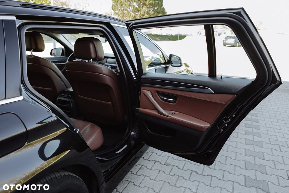 BMW Seria 5 520d - 29