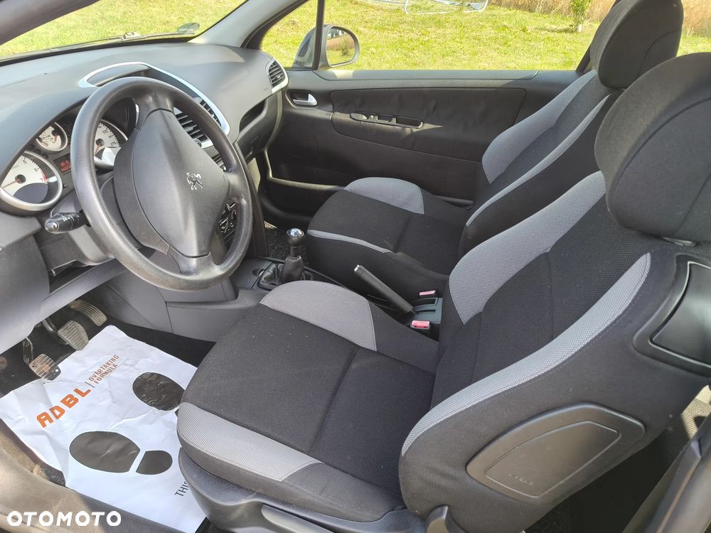 Peugeot 207 1.4 16V Trendy - 11