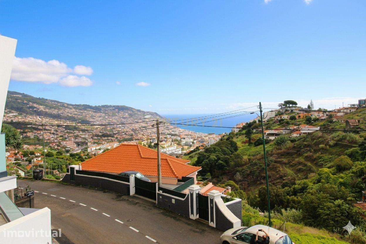 Moradia T3 Nova com Vista Panorâmica sobre a Baía do Funchal - Grande imagem: 2/20