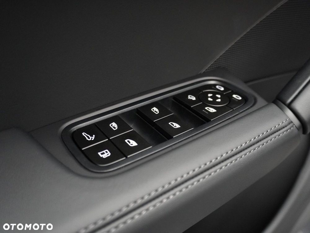Porsche Cayenne E-Hybrid PHEV Black Edition - 19