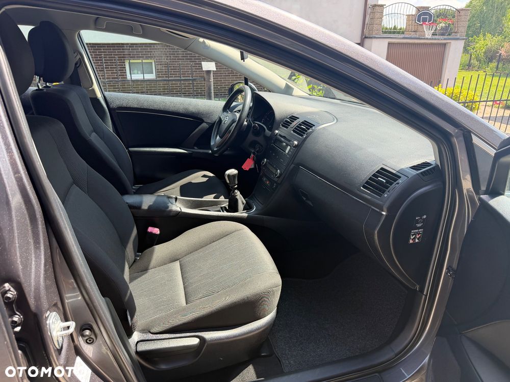 Toyota Avensis 1.6 Comfort - 14