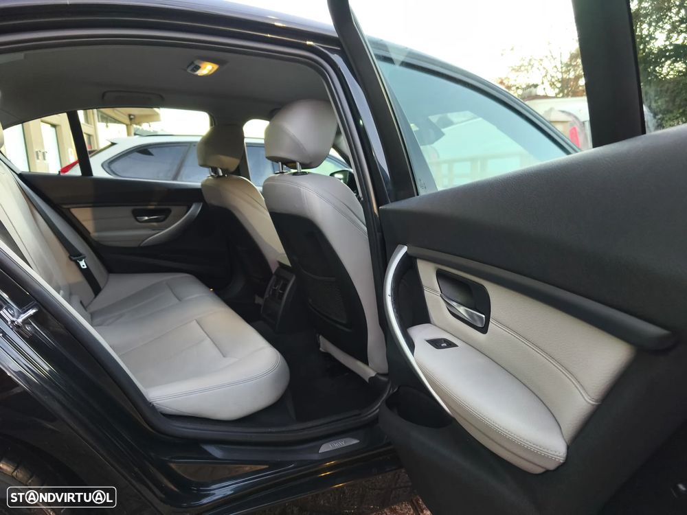 BMW 320 d Aut. Blue Performance Sport Line - 28