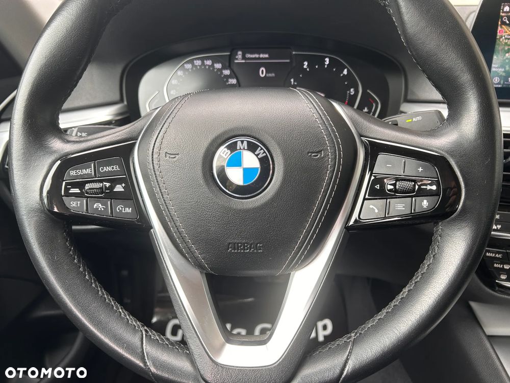 BMW Seria 5 520d xDrive MHEV - 24