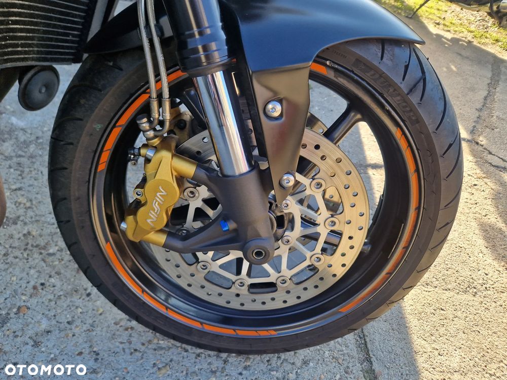 Triumph Street Triple - 11