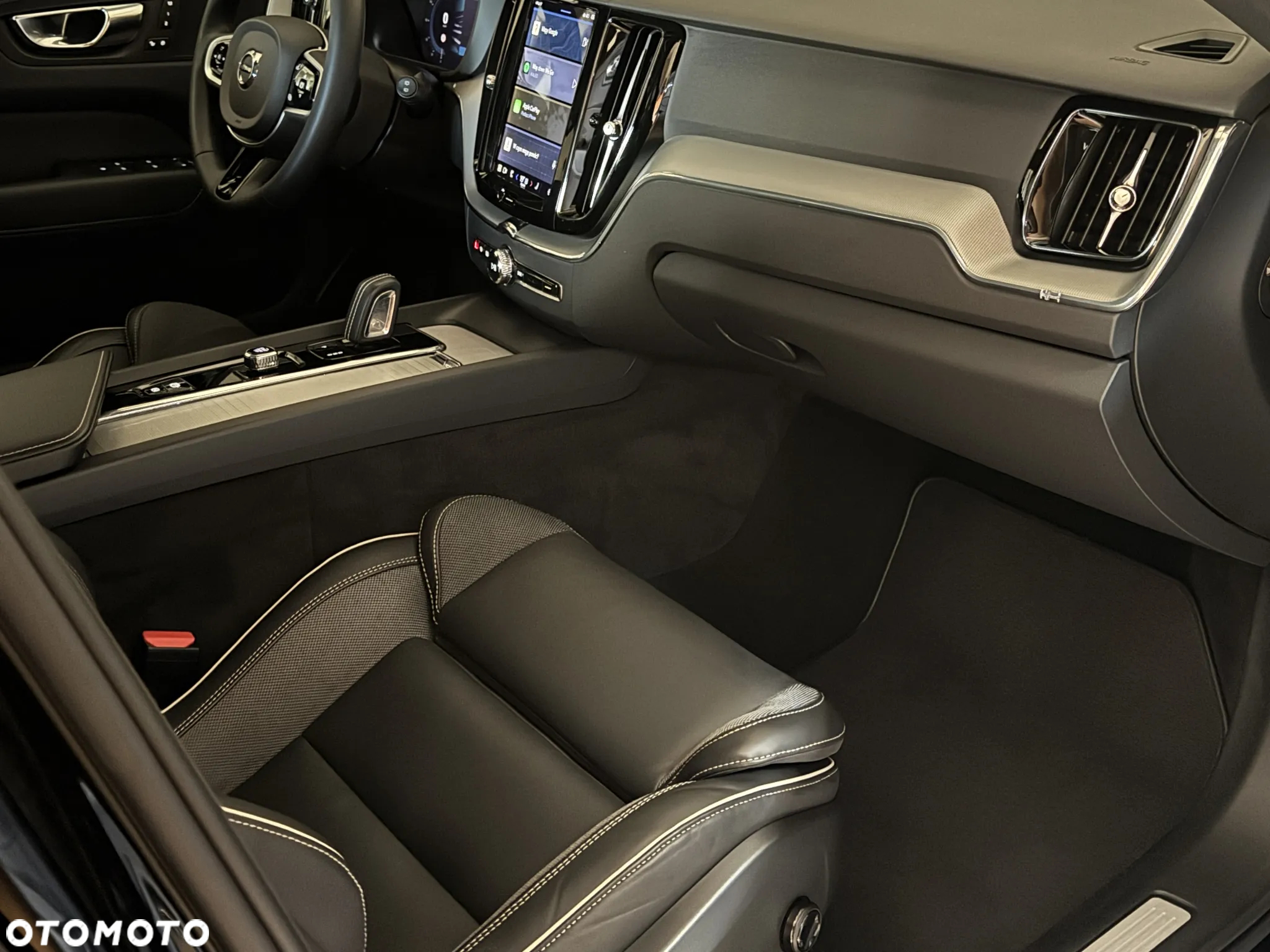 Volvo XC 60 B4 D Plus Dark - 17