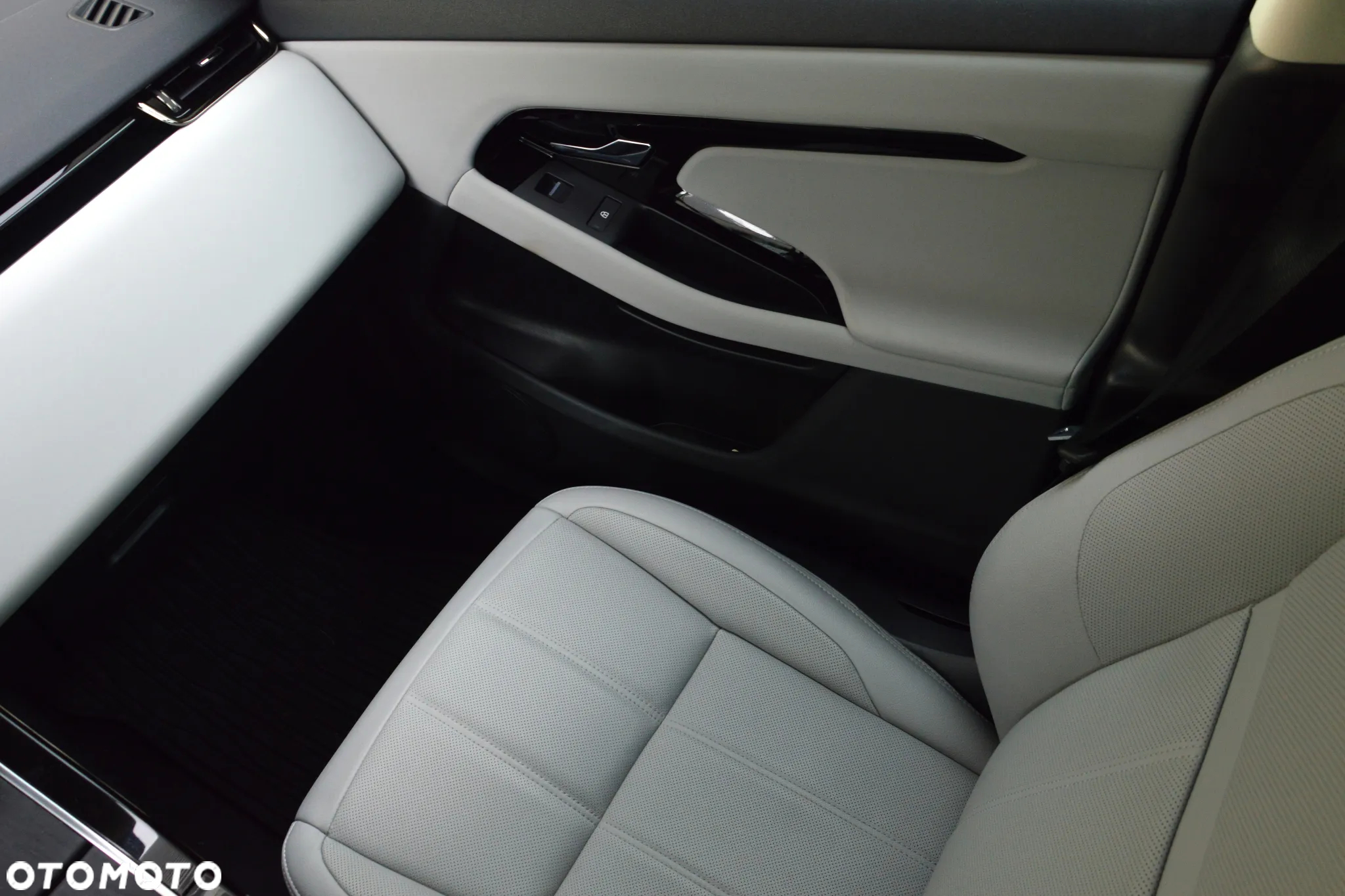 Land Rover Range Rover Evoque - 21