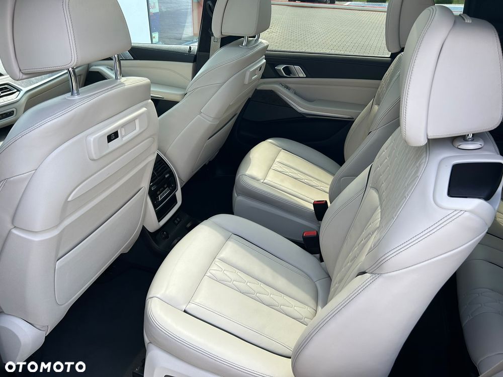 BMW X7 M50d sport - 17