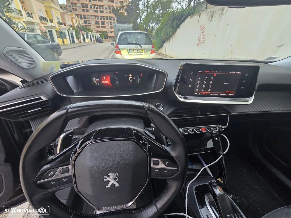 Peugeot 2008 1.2 PureTech Allure Pack EAT8 - 3
