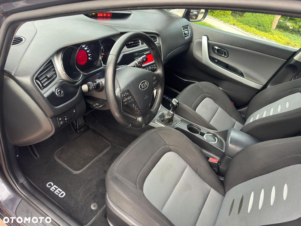 Kia Ceed - 12