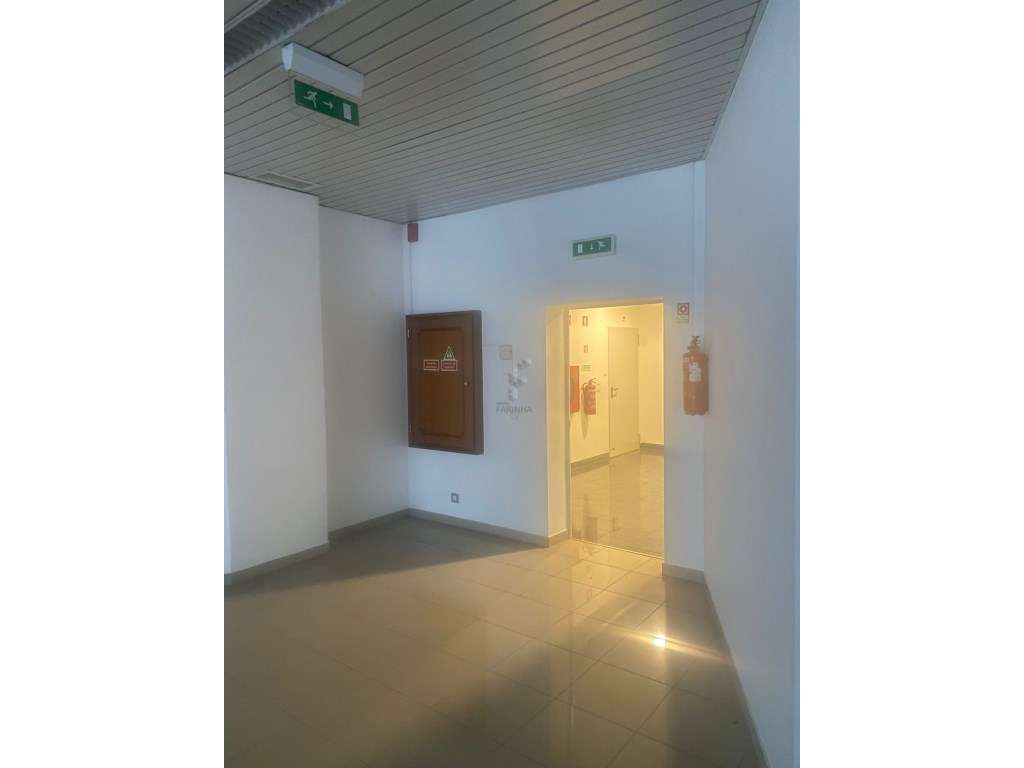 Arrendamento de Escritório 168m2 na Alameda António Sérgio - Grande imagem: 4/12