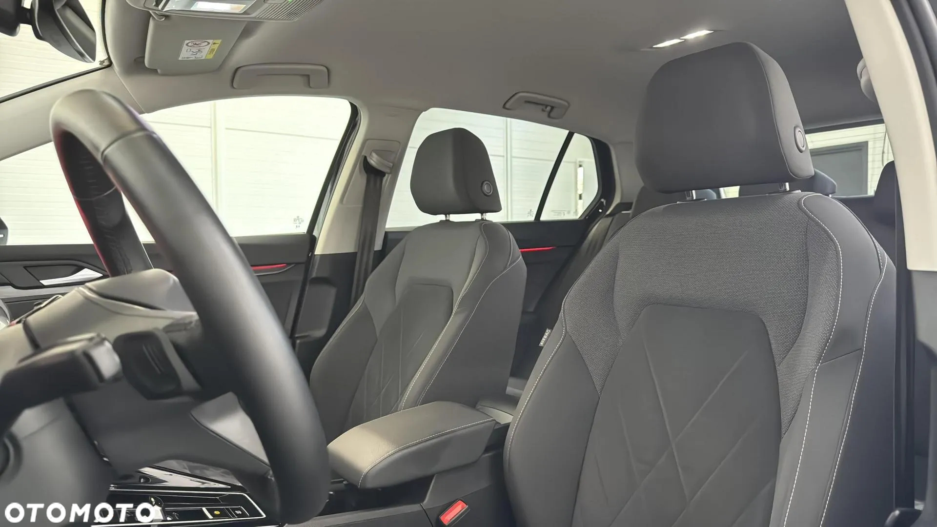 Volkswagen Golf VIII 1.5 eTSI EVO Style DSG - 13