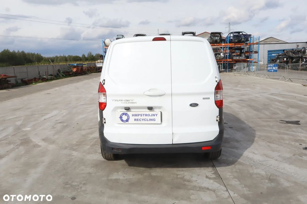 Ford Transit Courier 2017 photo 5
