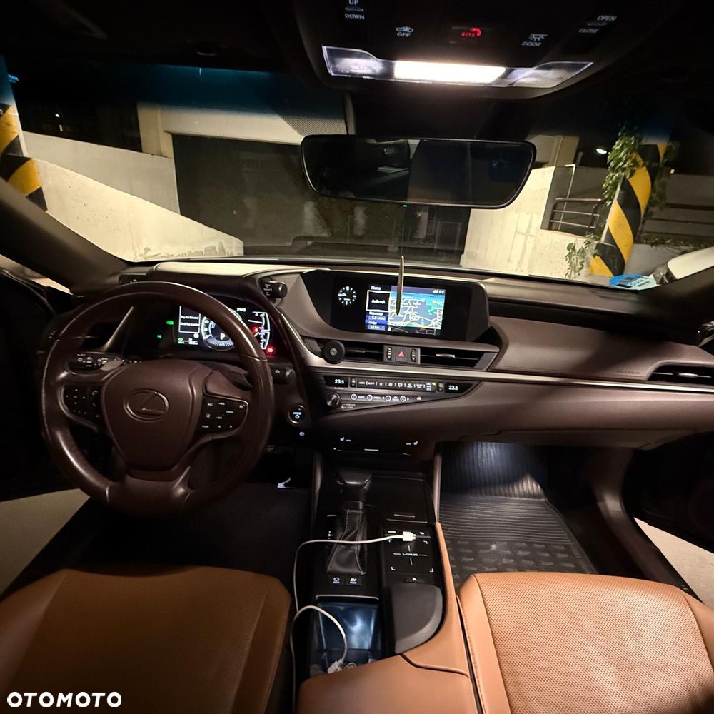 Lexus ES - 7
