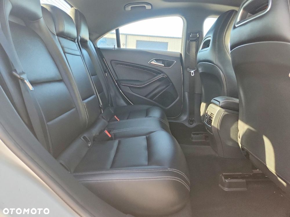 Mercedes-Benz CLA 250 7G-DCT AMG Line - 12