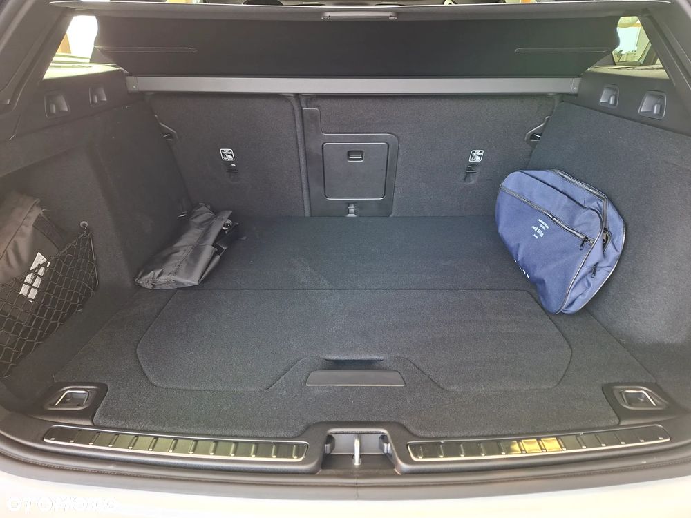 Volvo V60 B4 B Plus Dark - 24