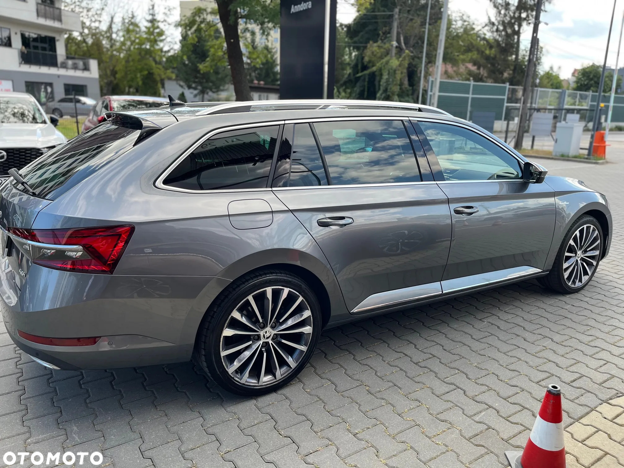 Skoda Superb 2.0 TDI SCR 4x4 L&K DSG - 10