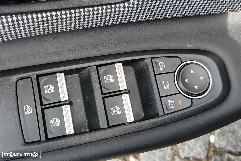 Renault 4 E-Tech 52 kWh Iconic Autonomia Conforto - 12