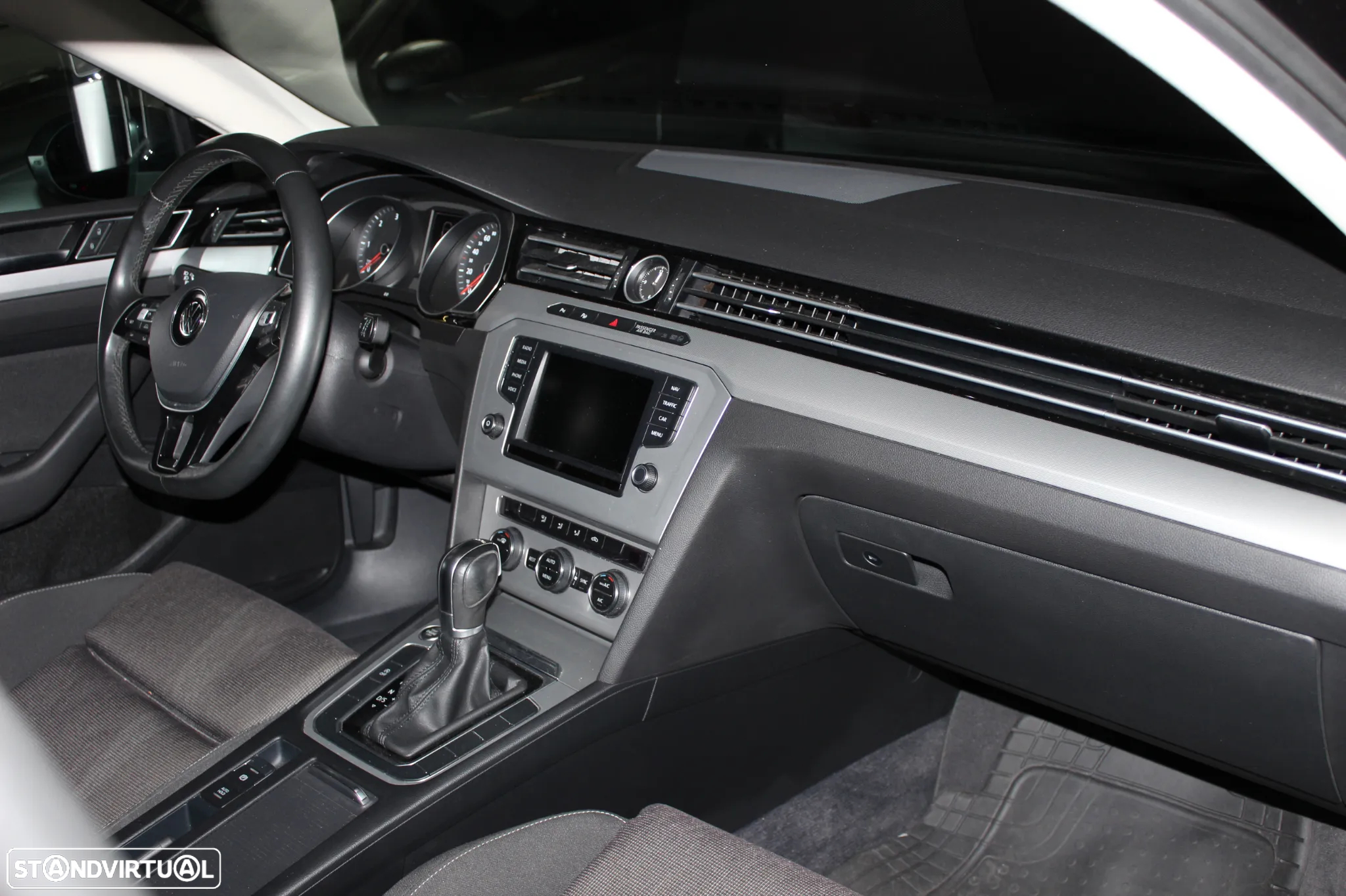 VW Passat Variant 1.6 TDI Confortline DSG - 16