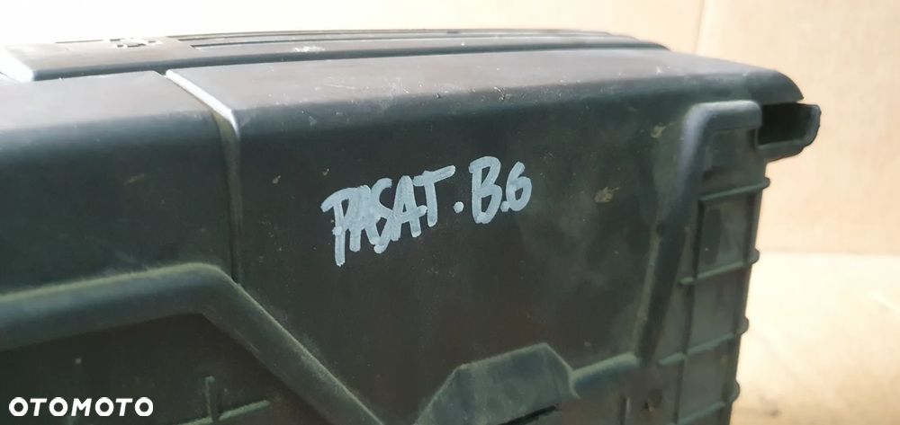 Obudowa podstawa akumulatora VW Passat B6 1K0915443A 1K0915333C 1K0915335C 1K0915336B - 10