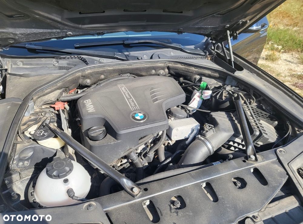 BMW Seria 5 528i xDrive - 26