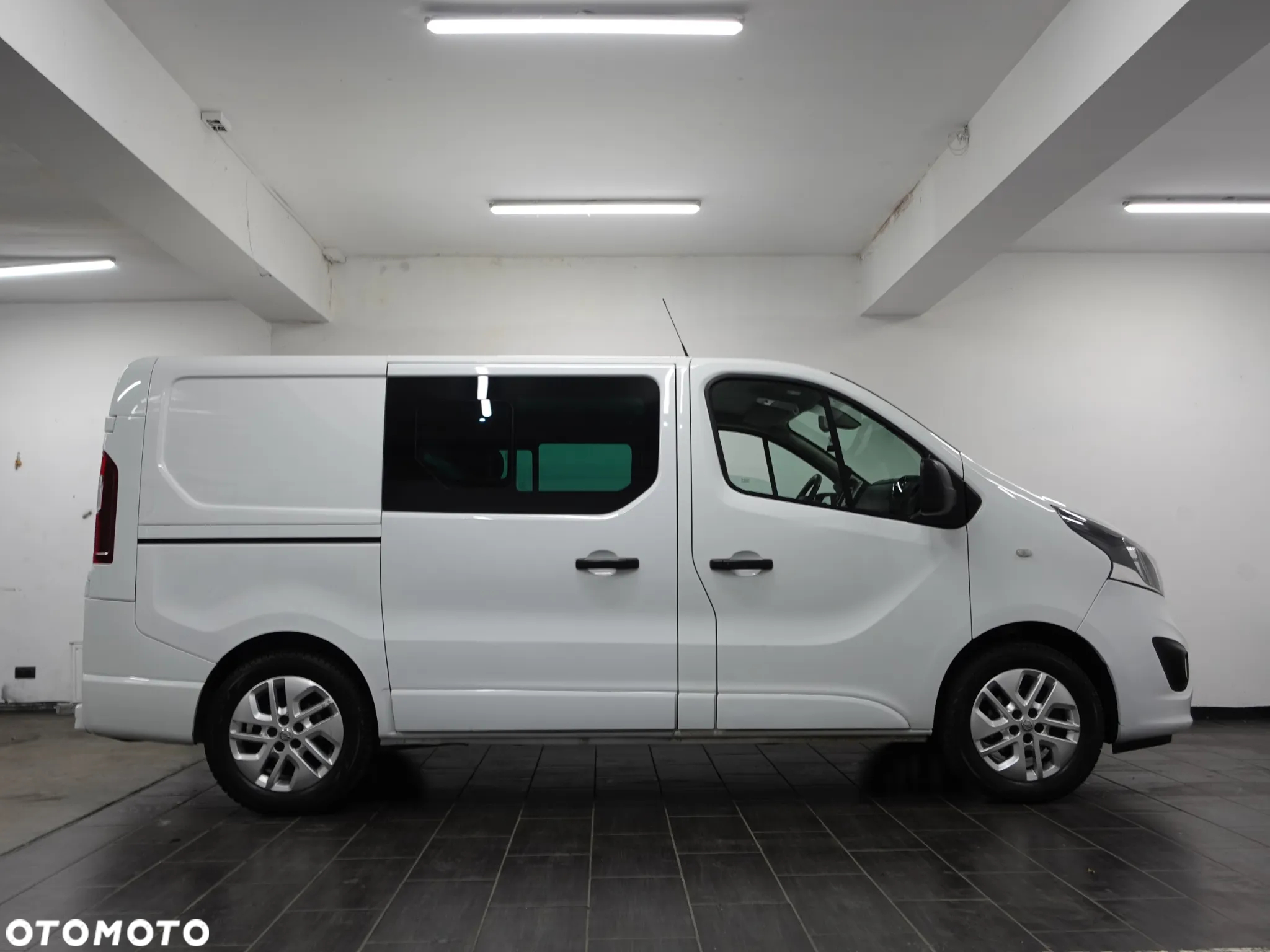 Opel Vivaro - 11