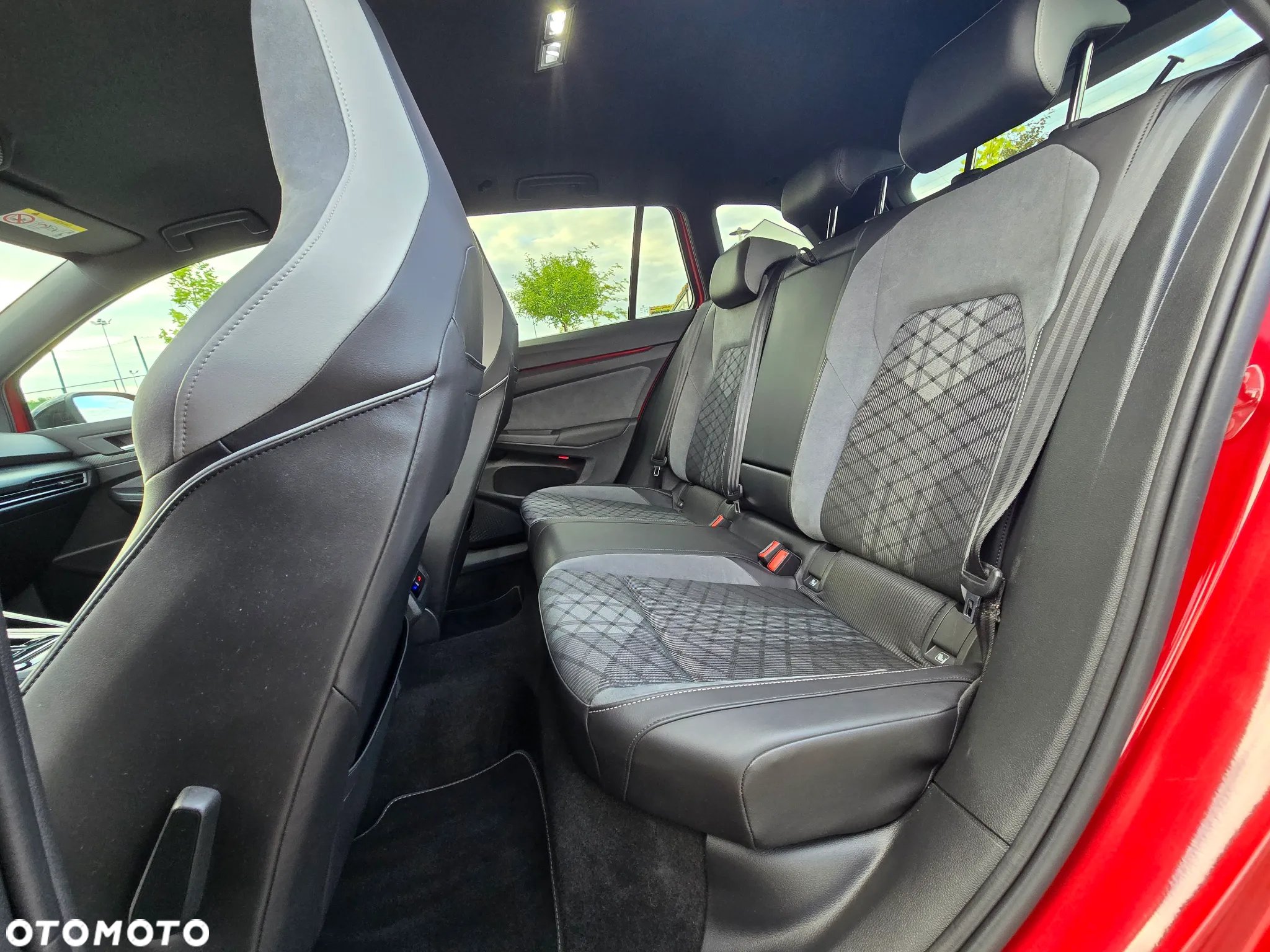Volkswagen Golf Variant 2.0 TDI SCR DSG R-Line - 19