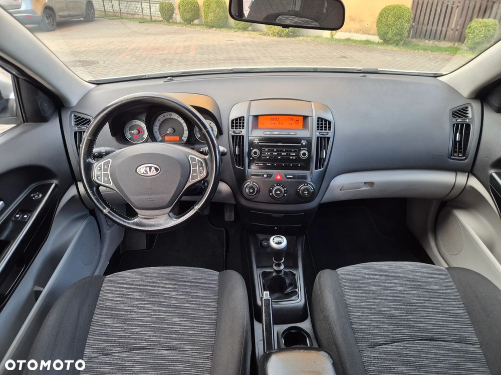 Kia Ceed - 16
