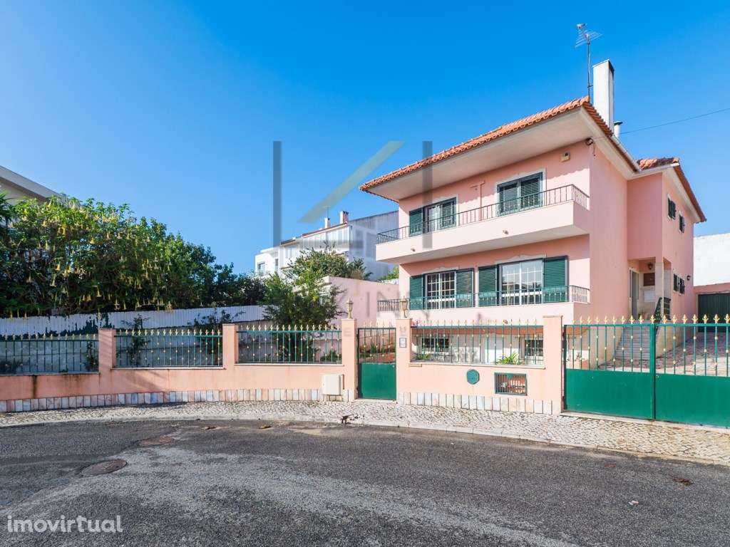 Moradia T4 + 1 com excelente localização e grande potencial - Grande imagem: 2/60