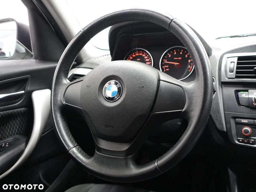 BMW Seria 1 114i - 36