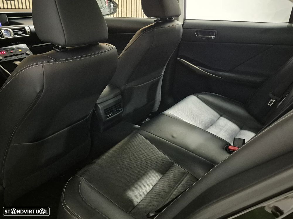 Lexus IS 300H Executive+ - 30