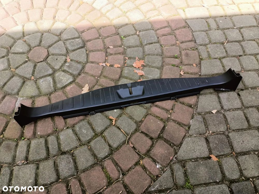 Osłona pasa tylnego BMW E83 X3 czarna 7049045