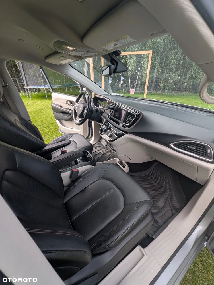 Chrysler Pacifica - 31