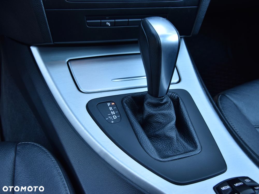 BMW Seria 3 318d DPF Edition Exclusive - 18