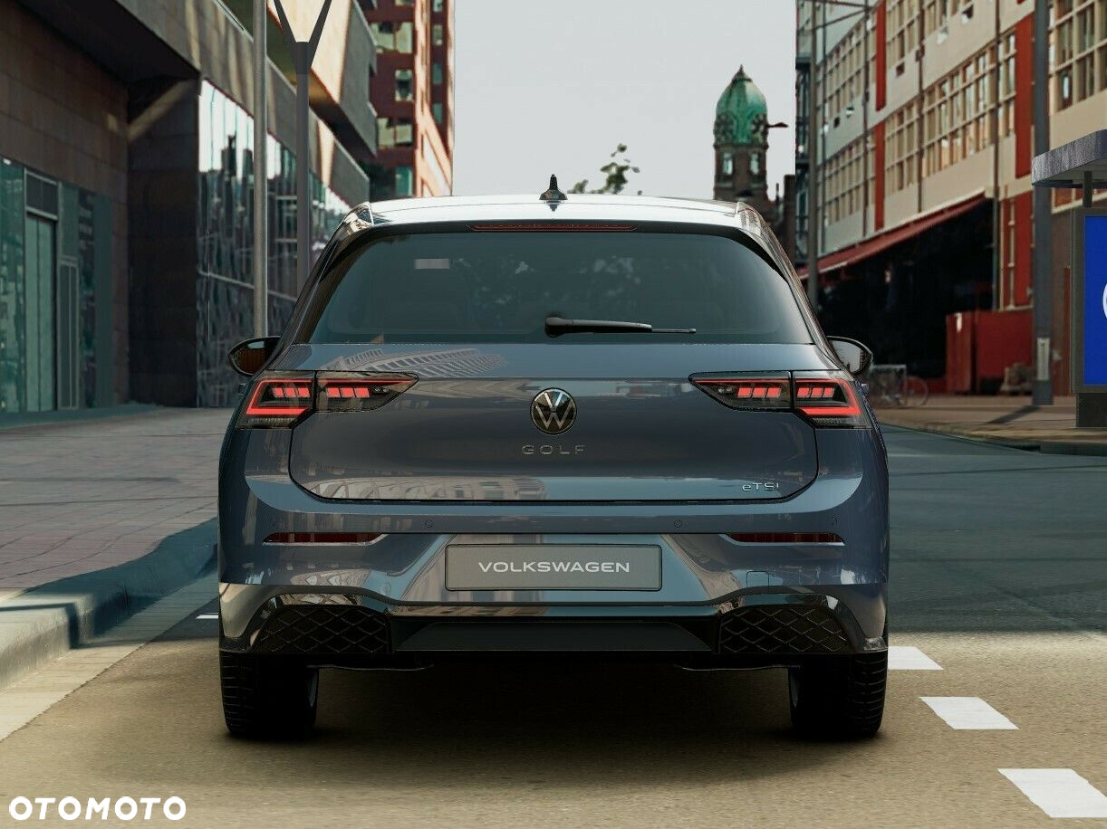 Volkswagen Golf - 8
