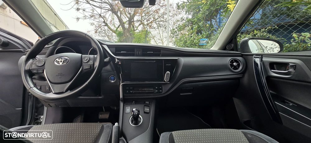 Toyota Auris Touring Sports 1.8 HSD Comfort+P.Techno - 3