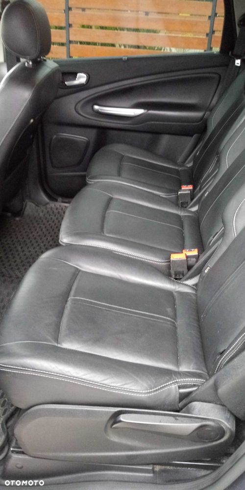 Ford S-Max - 10