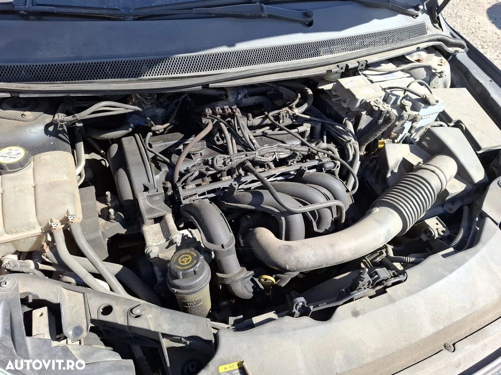 Ford Focus 1.6i Trend - 23