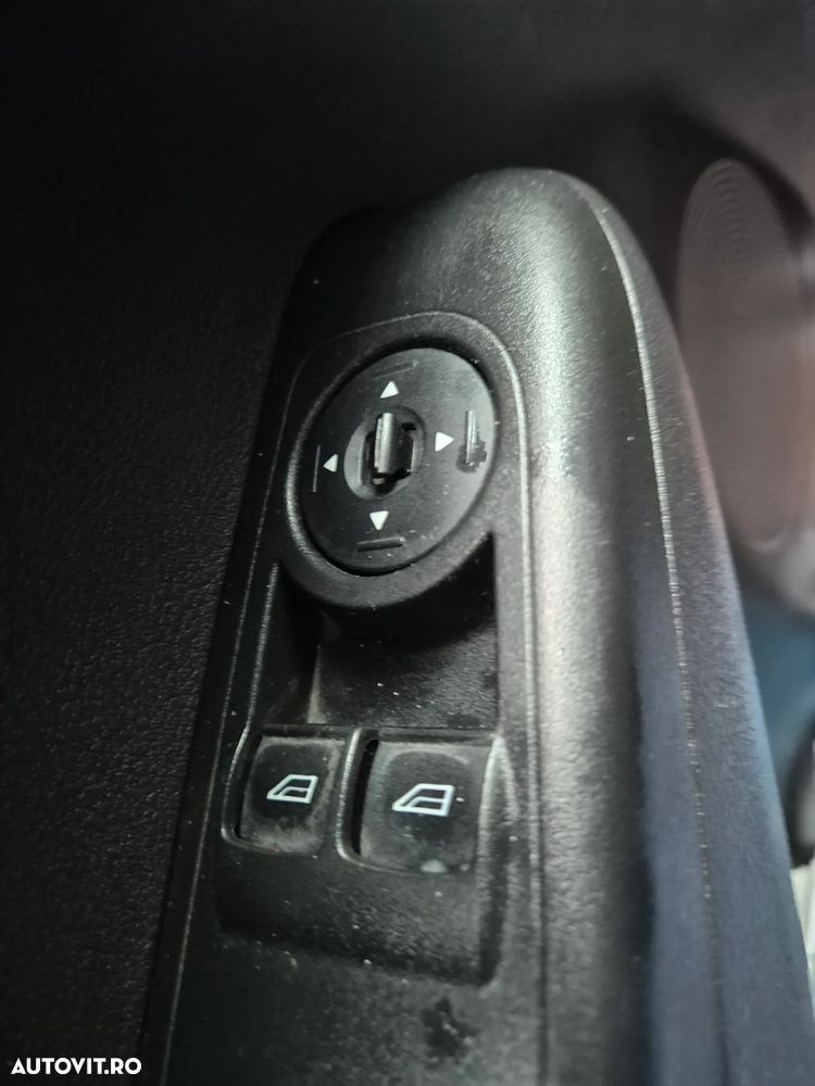 Ford Transit Courier - 27