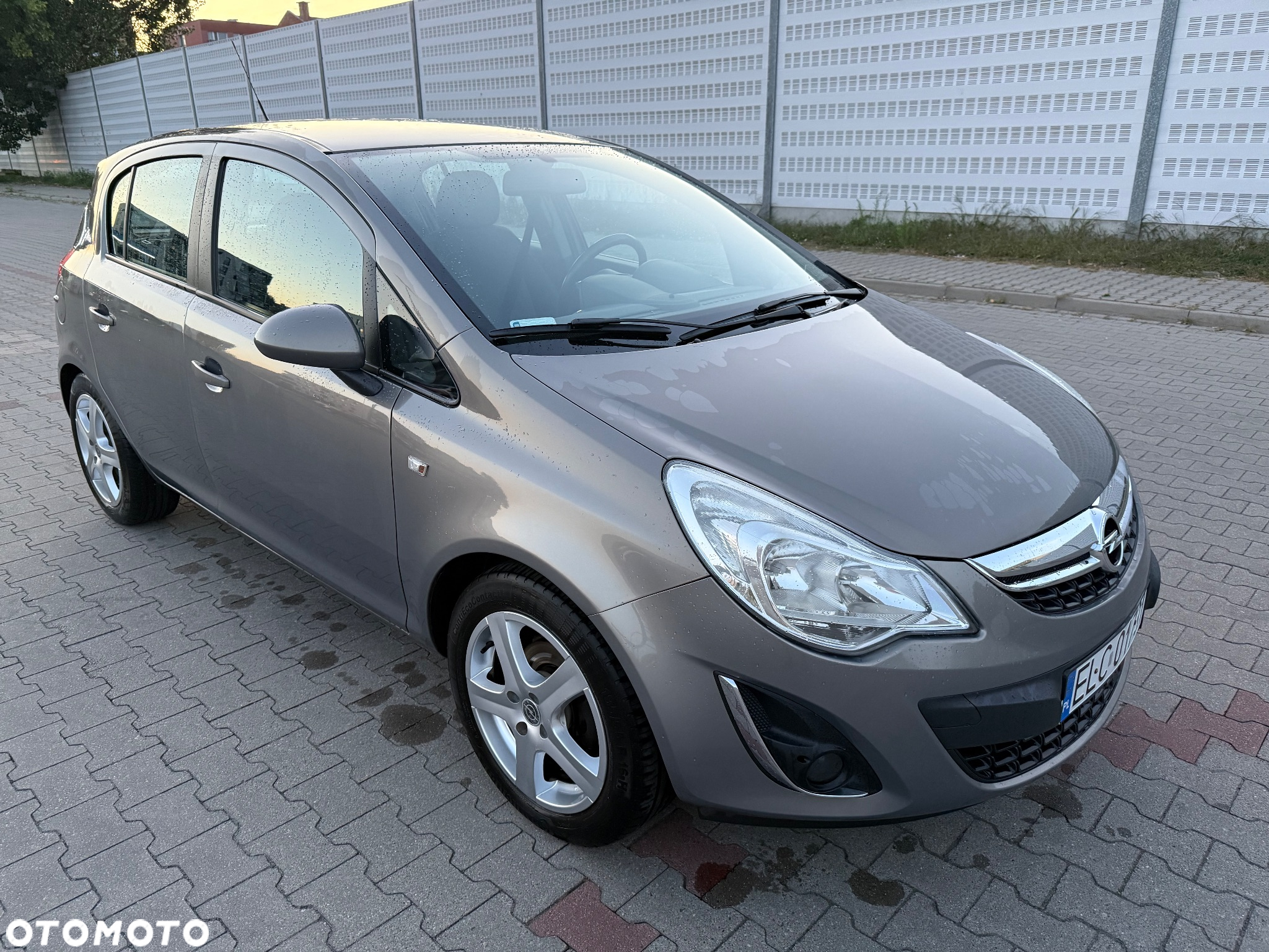 Opel Corsa 1.4 16V Cosmo - 8