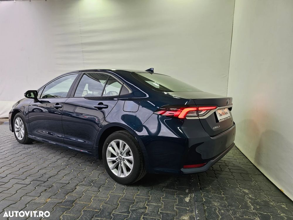 Toyota Corolla Sedan 1.8 HSD Business - 3