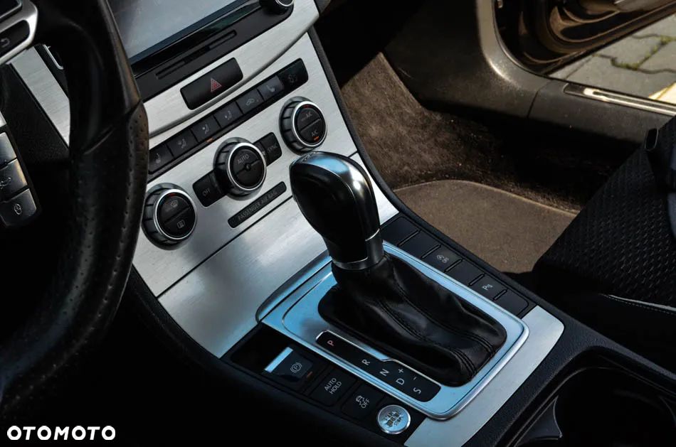 Volkswagen Passat Variant 2.0 TDI DSG BlueMotion Technology R-Line - 28