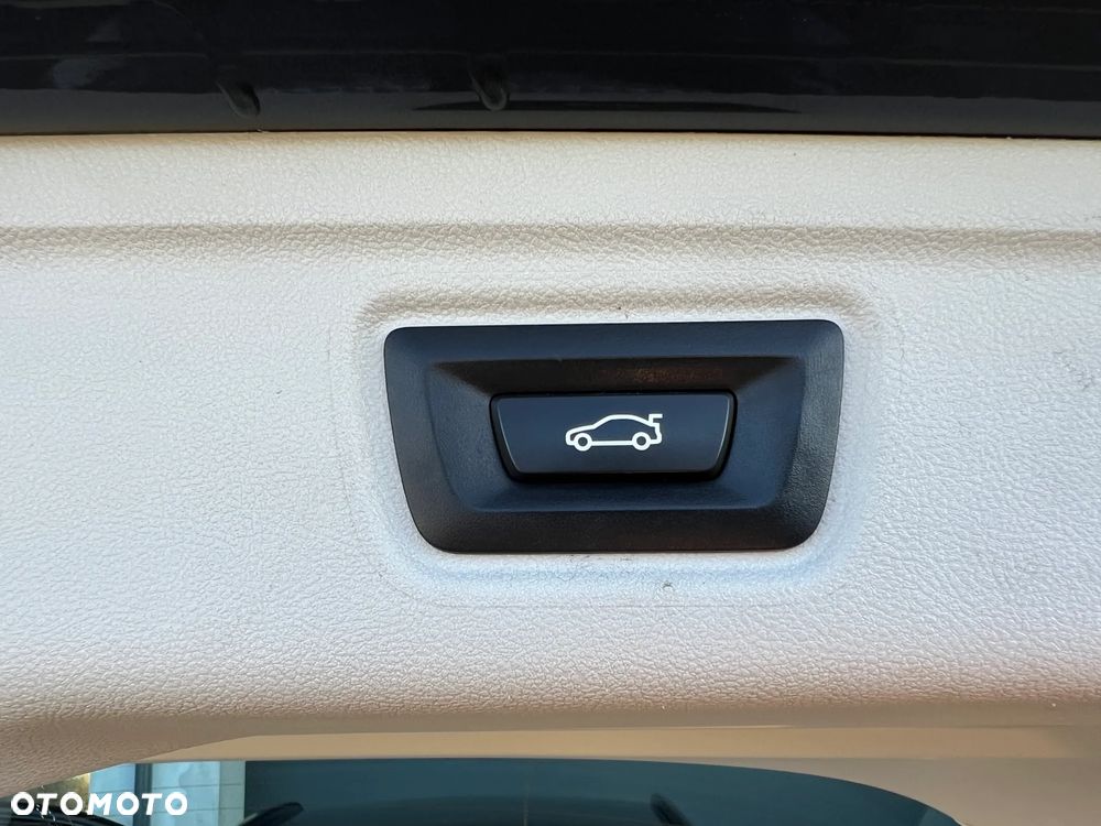 BMW Seria 3 320d Sport Line Shadow - 22
