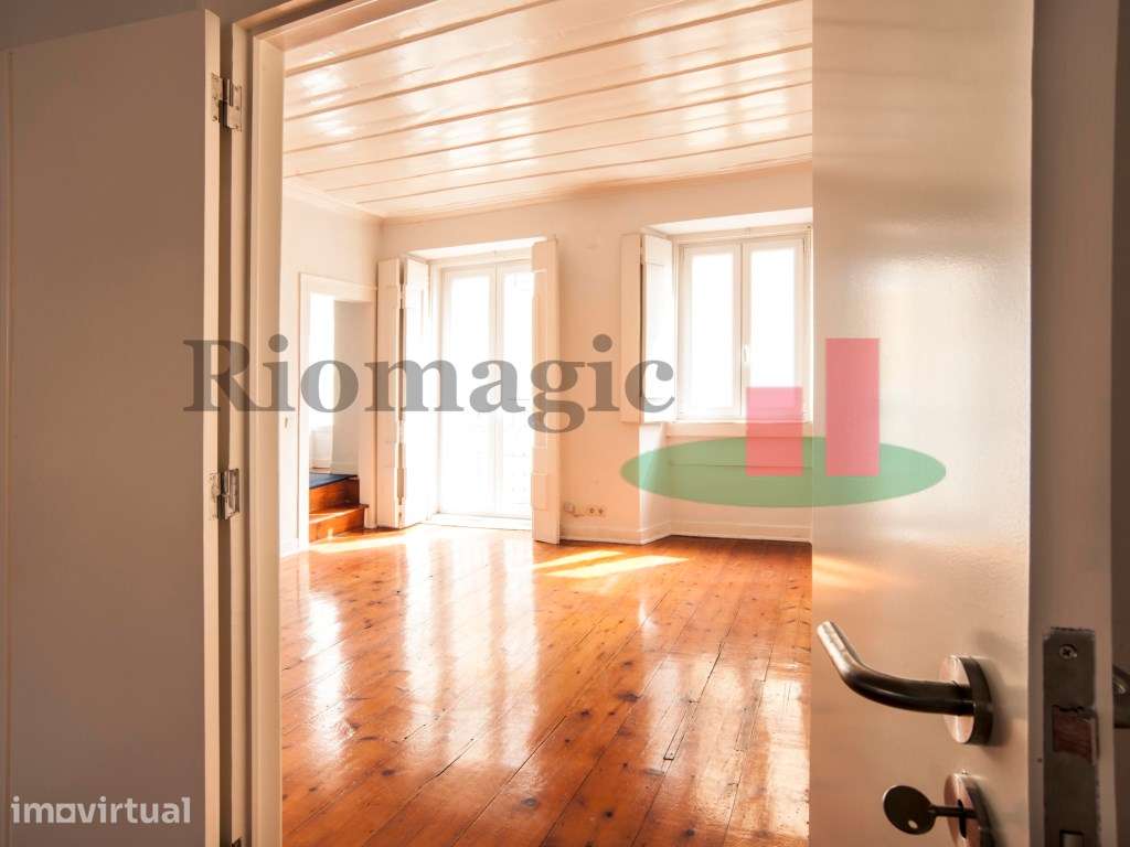 Lisboa - Praça das Flores - Apartamento Duplex T2+1 junto ao Prínci... - Grande imagem: 2/11