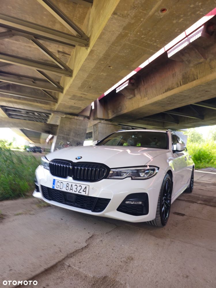 BMW Seria 3 320d xDrive M Sport Shadow - 13