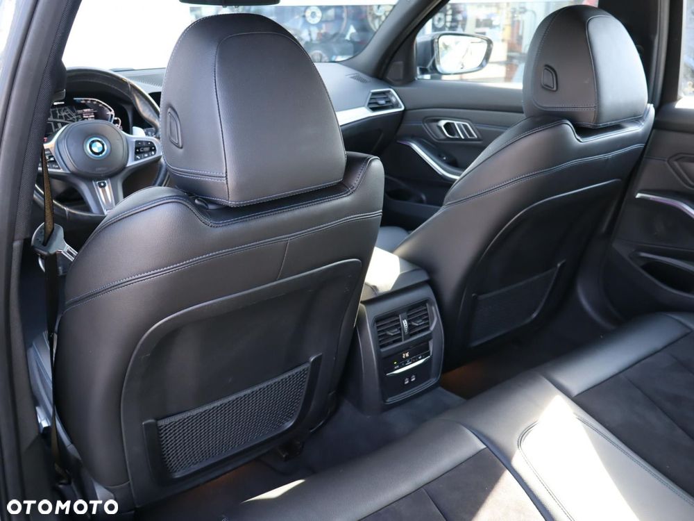 BMW Seria 3 330e M Sport sport - 15