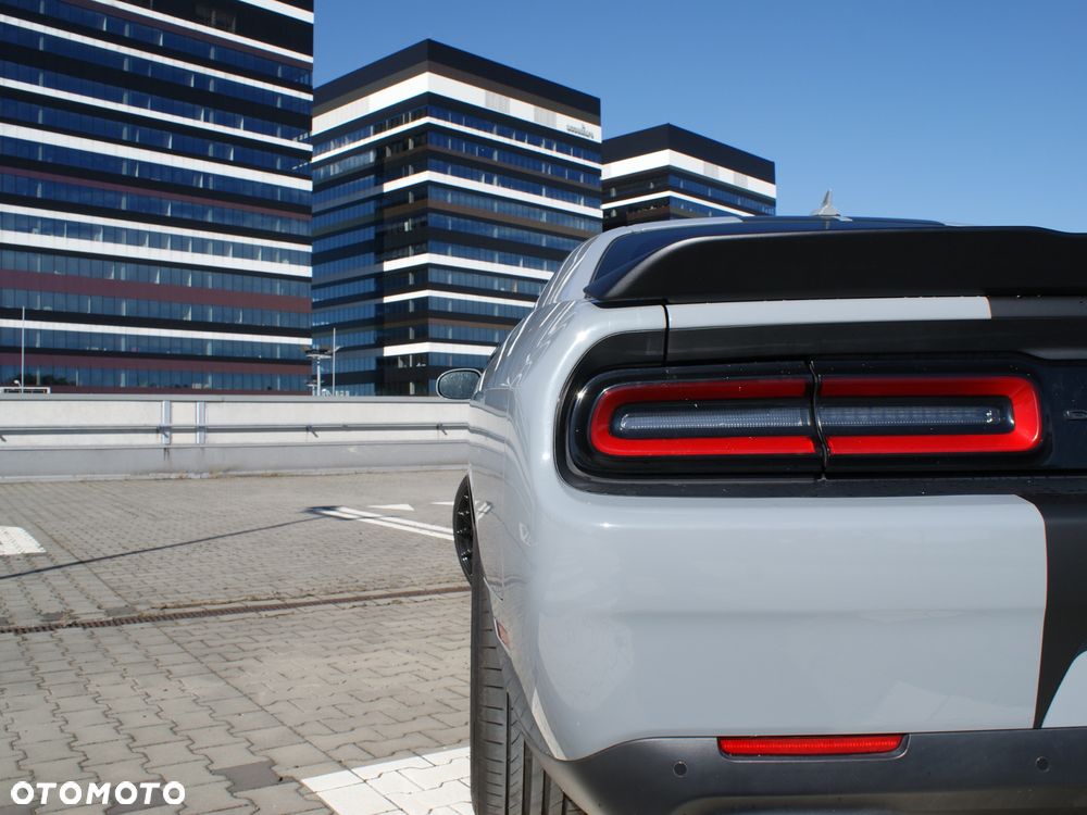 Dodge Challenger - 10