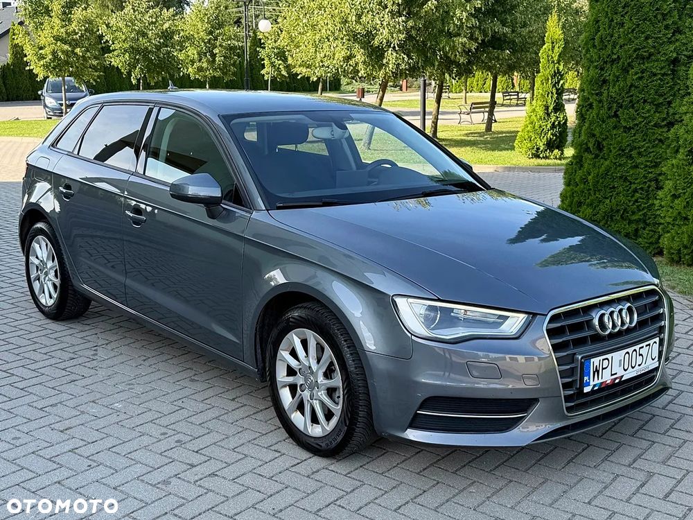 Audi A3 Sportback 1.6 TDI S line Sportpaket - 14