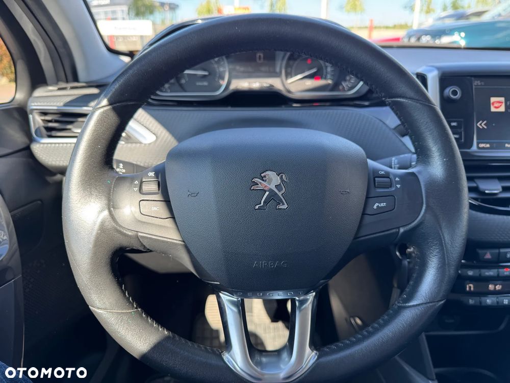 Peugeot 2008 1.2 Pure Tech Active - 12