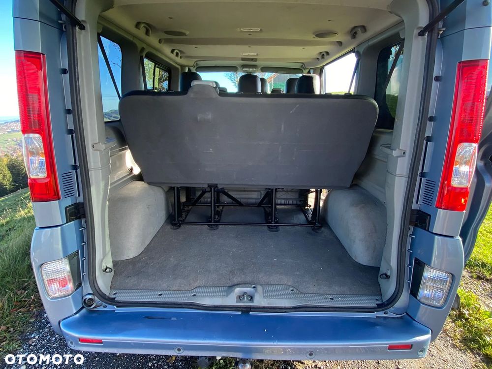 Renault Trafic Grand Passenger Black Edition - 12