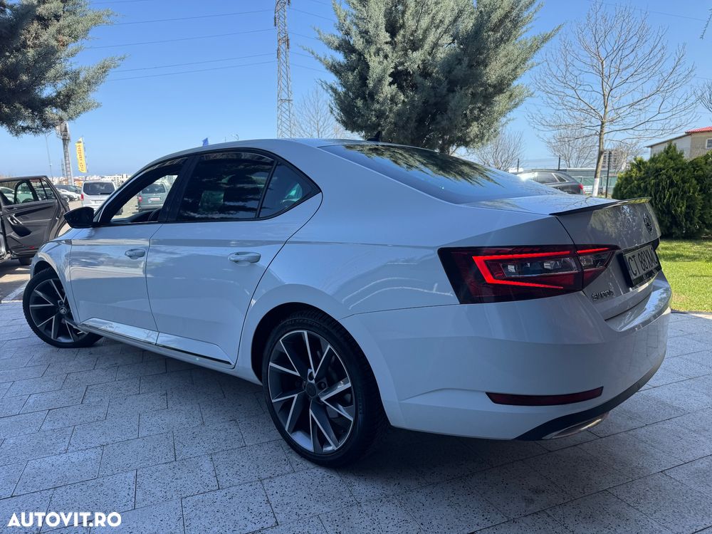 Skoda Superb 2.0 TDI DSG Premium Edition - 16